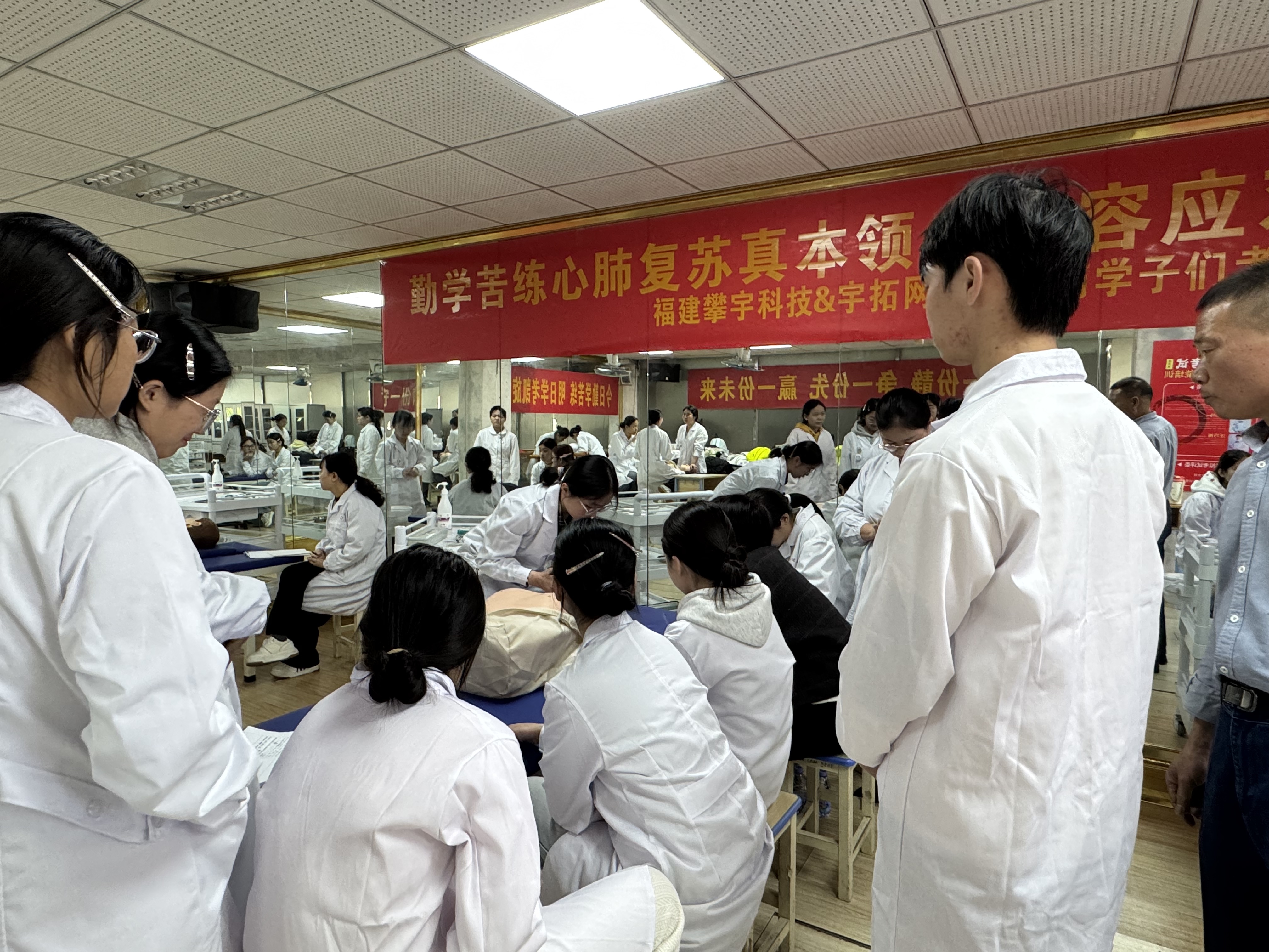 医校企三方聚力，技能筑梦向未来｜攀宇（宇拓）科技携手安溪华侨职校举办2026届高职分类考试（医药类）专业技能培训班开班仪式(图7)