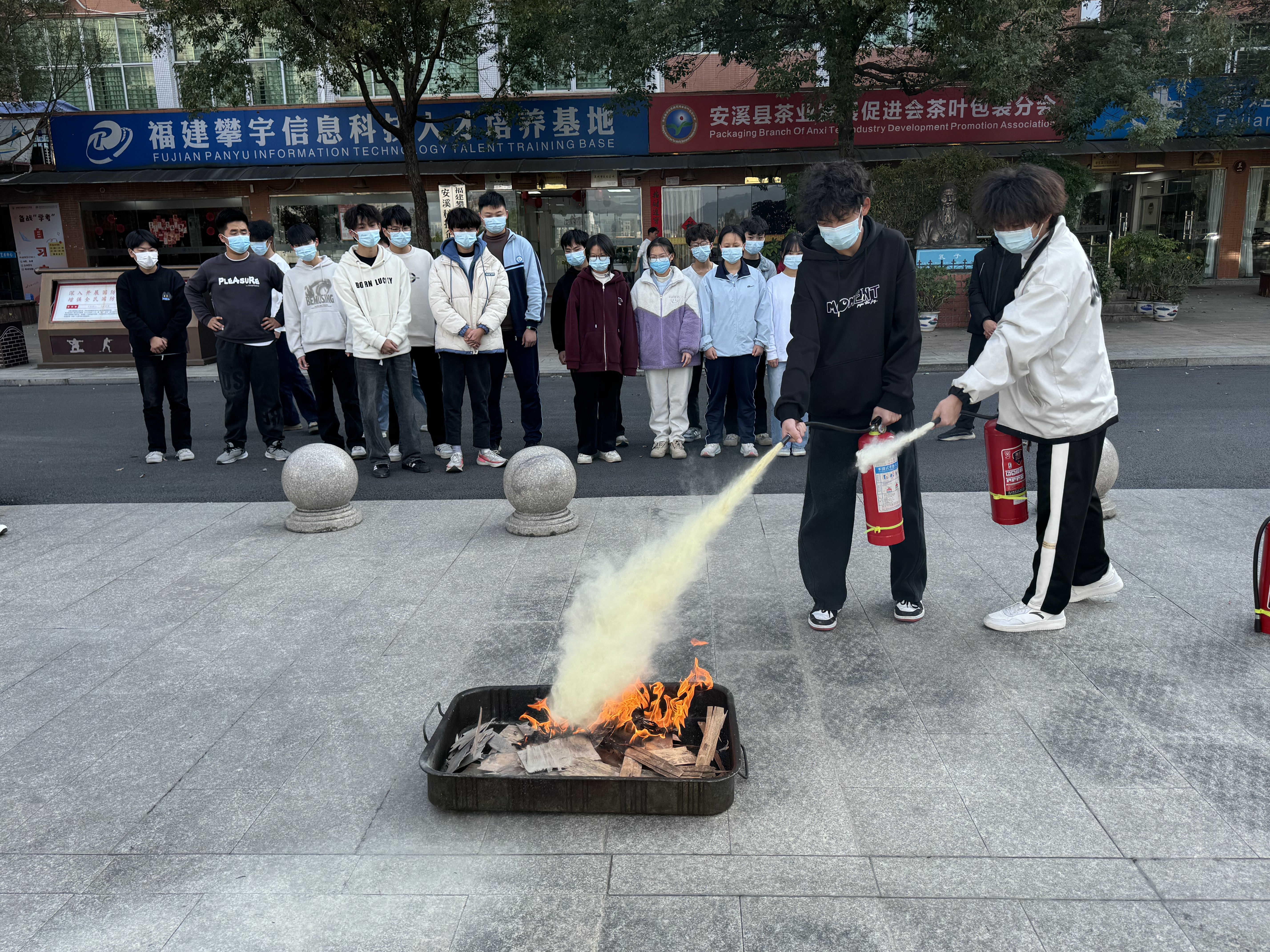攀宇（宇拓）科技｜我司在安溪华侨职校人才培养基地开展消防安全实操演练(图20)
