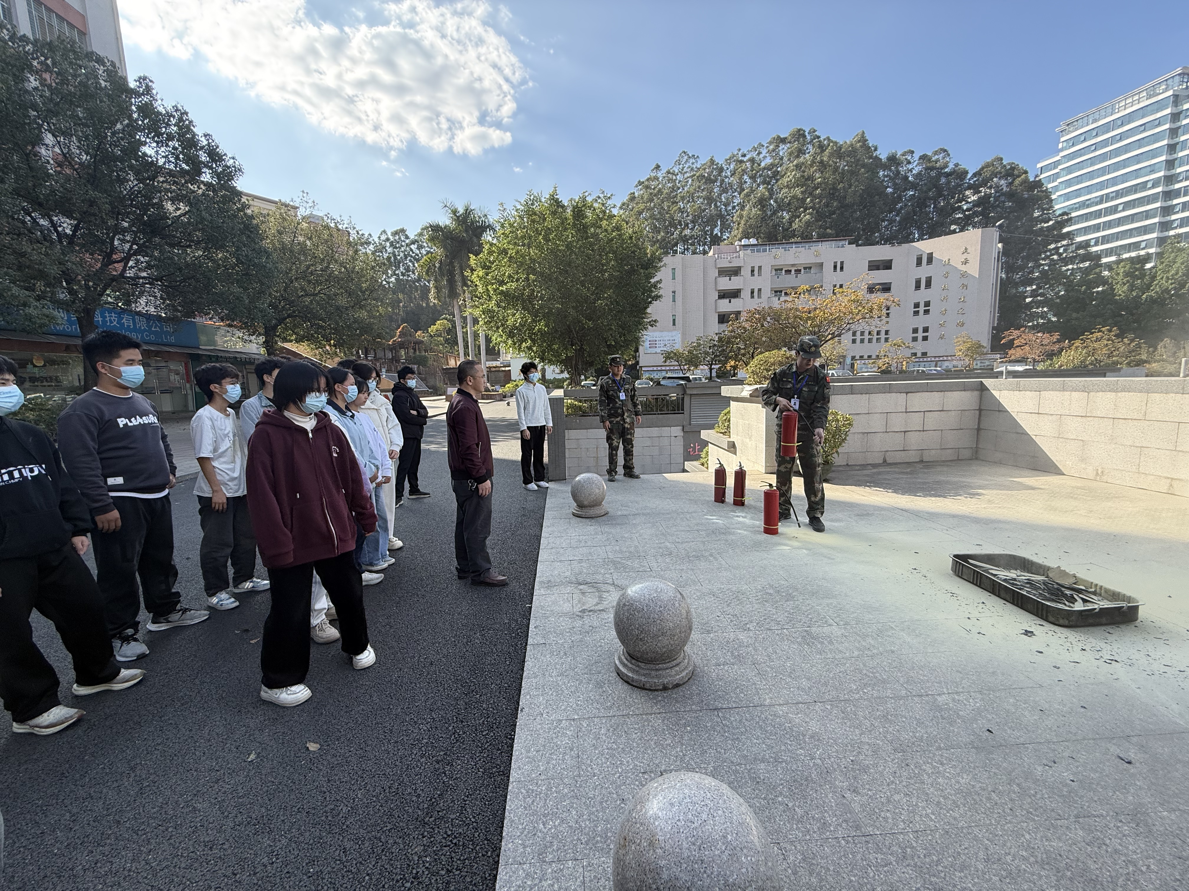 攀宇（宇拓）科技｜我司在安溪华侨职校人才培养基地开展消防安全实操演练(图21)