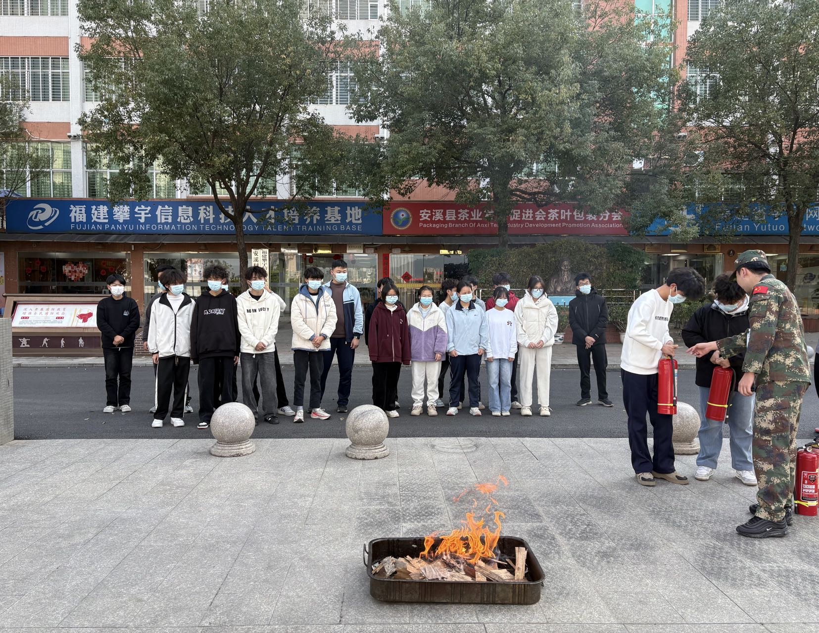 攀宇（宇拓）科技｜我司在安溪华侨职校人才培养基地开展消防安全实操演练(图18)