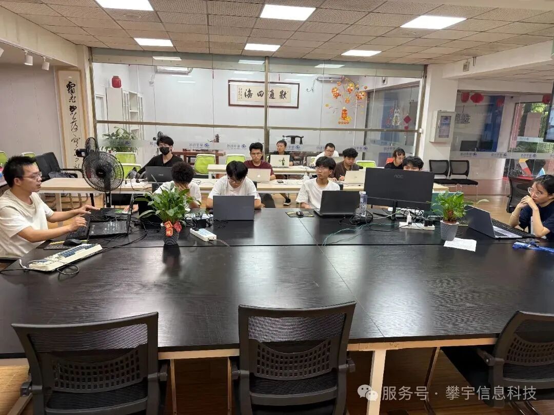 代码铸就专业,青春定义未来|我司在安溪华侨职校举办首届(2025年)准大学生暑期编程集训营(图7) 代码铸就专业,青春定义未来|我司在安溪华侨职校举办首届(2025年)准大学生暑期编程集训营(图7)