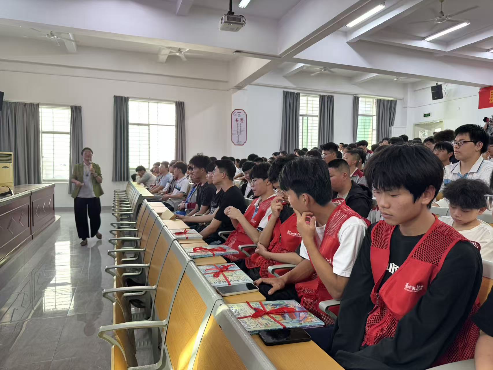 《知识就是力量》|“领读者沐光计划”走进福建省安溪茶业职业技术学校(图11) 《知识就是力量》|“领读者沐光计划”走进福建省安溪茶业职业技术学校(图11)
