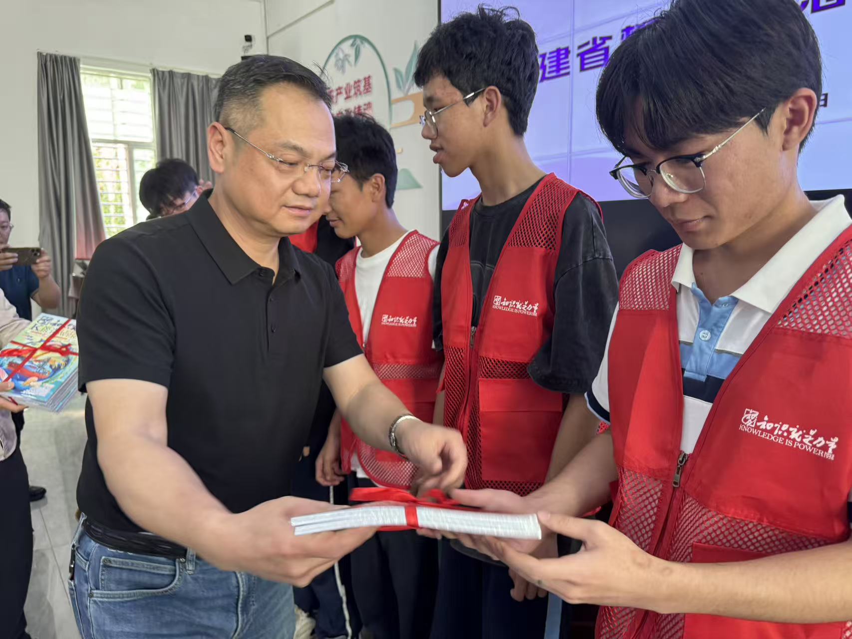 《知识就是力量》|“领读者沐光计划”走进福建省安溪茶业职业技术学校(图12) 《知识就是力量》|“领读者沐光计划”走进福建省安溪茶业职业技术学校(图12)