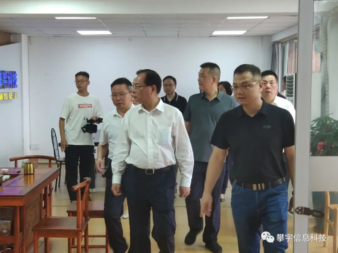 攀宇科技｜省人大常委会委员、监察司法委主任委员王敏夫一行莅临我司参观调研(图4)