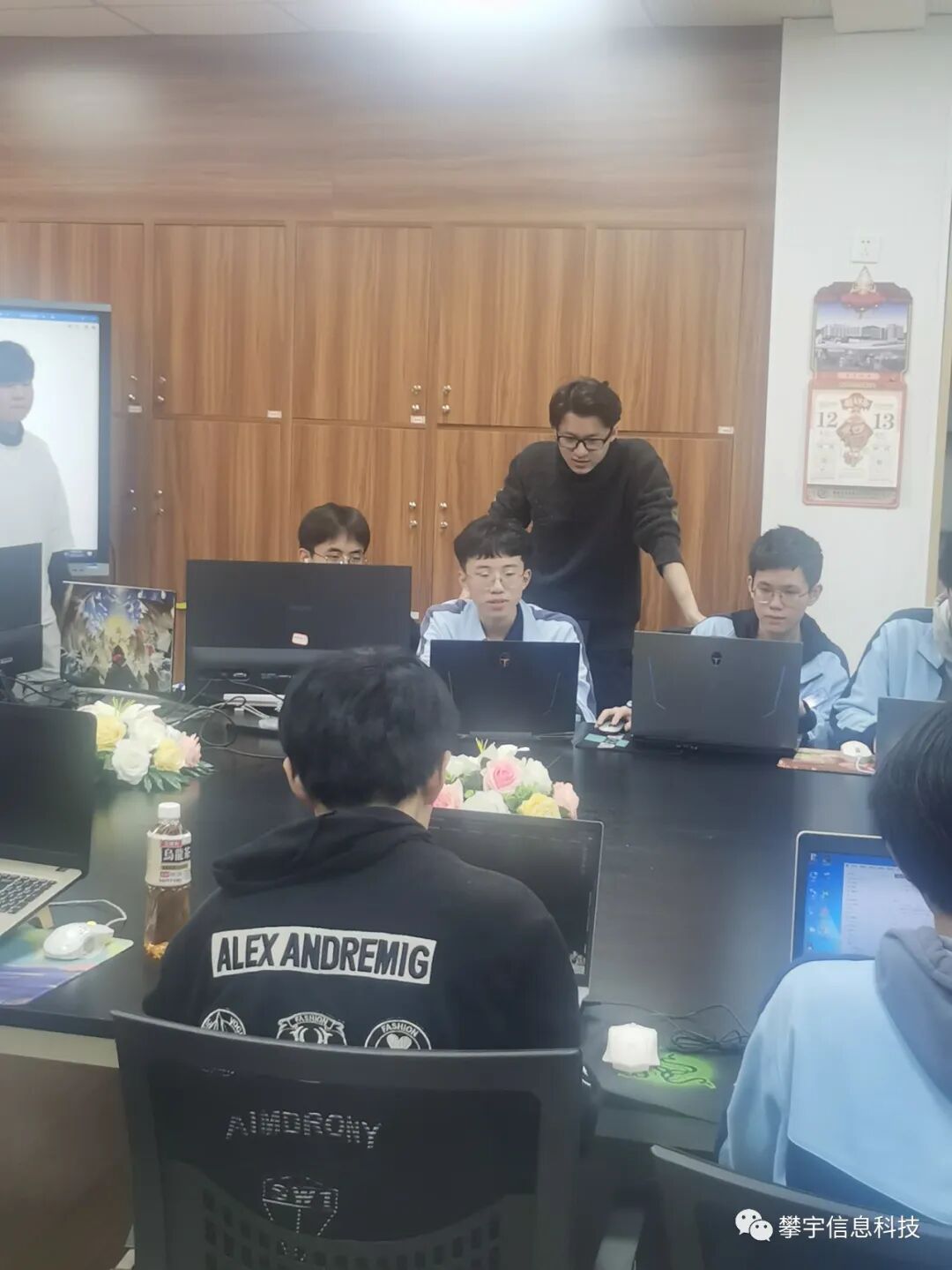 攀家学院|马来西亚安溪会馆联合会副会长李强、秘书长张谦裕一行莅临公司人才培养基地考察交流(图6) 攀家学院|马来西亚安溪会馆联合会副会长李强、秘书长张谦裕一行莅临公司人才培养基地考察交流(图6)